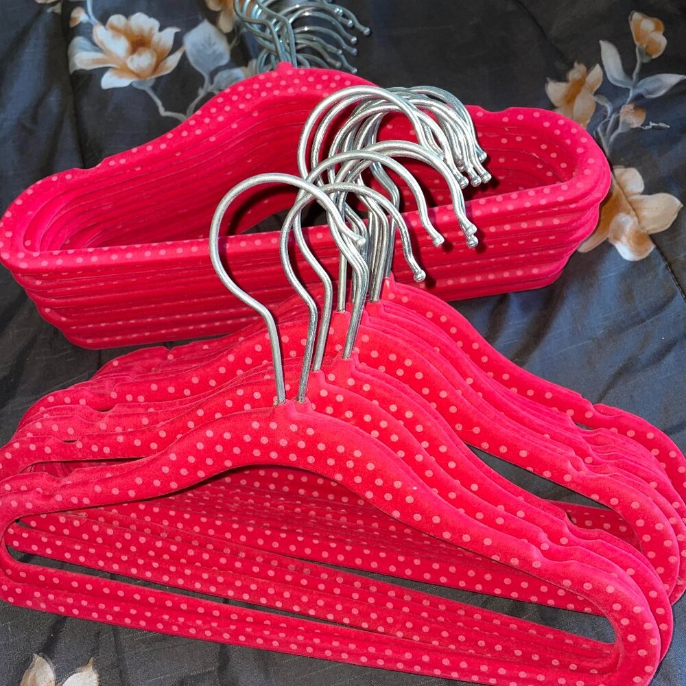 Kids Velvet Hangers (used)